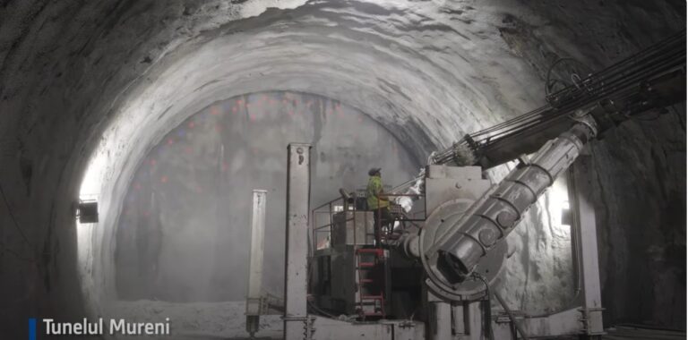 Brasov-Sighisoara-Tunel-Mureni-768x380-1 Tunelul Mureni, străpuns cu succes: un pas esențial pentru modernizarea căii ferate Brașov – Sighișoara
