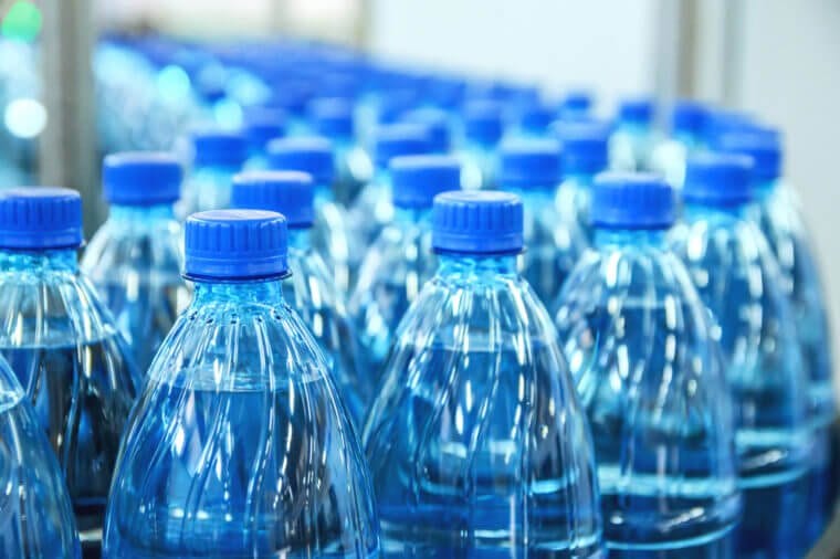 apa-minerala Apa minerală vândută angro se scumpește cu peste 31% după majorarea redevenței de stat