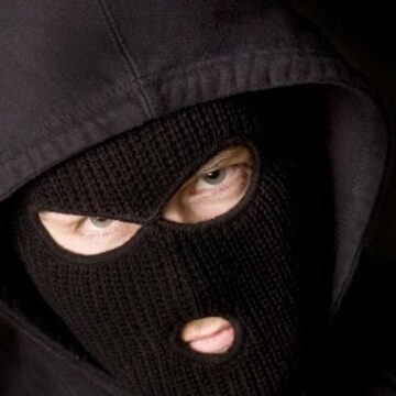 hot-1360846002 Hoți români, activi în mall-urile din Bulgaria