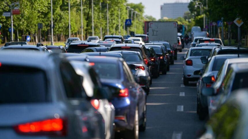 primaria-capitalei-propune-interzicerea-unor-categorii-de-masini-in-bucuresti-la-orele-de-varf-ce-amenzi-prevede-proiectul-1014699 Măsură radicală propusă în București: interzicerea circulației vehiculelor de aprovizionare, curierat și salubrizare în orele de vârf
