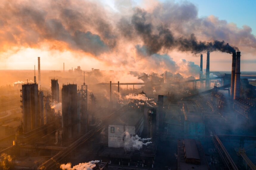 visuel-site-problemes-industrie Industria României revine pe scădere în august 2025