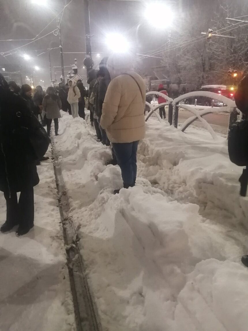 Reluarea circulației pe linia 25 de tramvai, linia 41 încă oprită din cauza zăpezii