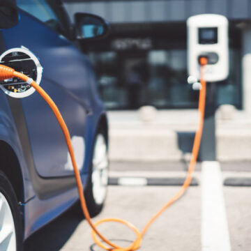 Mașinile electrice câștigă teren în România. Producătorii chinezi pun presiune pe segmentul PHEV