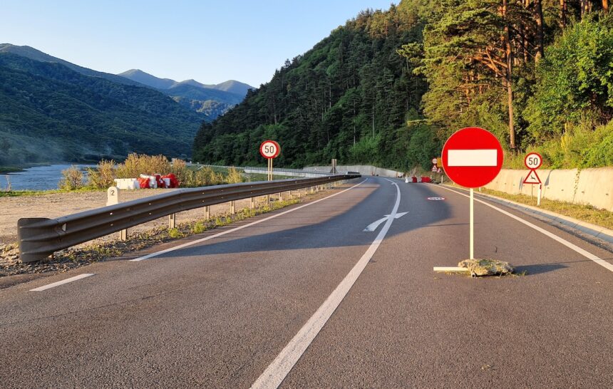 Restricții majore pe Valea Oltului: camioanele, interzise timp de 3 luni