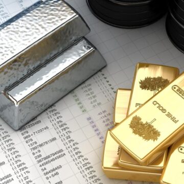 Piața metalelor în panică: argintul scade, aurul instabil