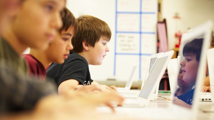 AI în educație: Ghid gratuit și integrări practice (ICDL România)