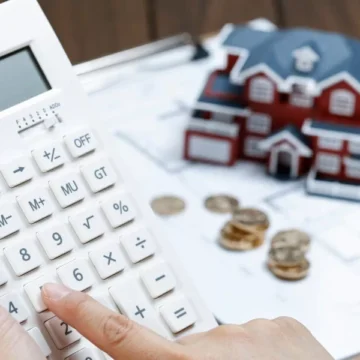 Posibile taxe mai mari în România: impozite crescute pe locuințe și schimbări fiscale importante