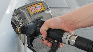 Riscul de recesiune în România crește. Analiștii cer reducerea accizelor la carburanți