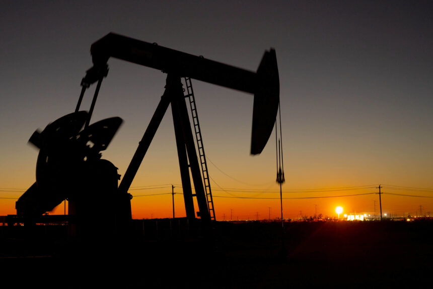 Istoria crizelor petrolului: de la interdicția de a circula duminica la șocuri globale ale producției