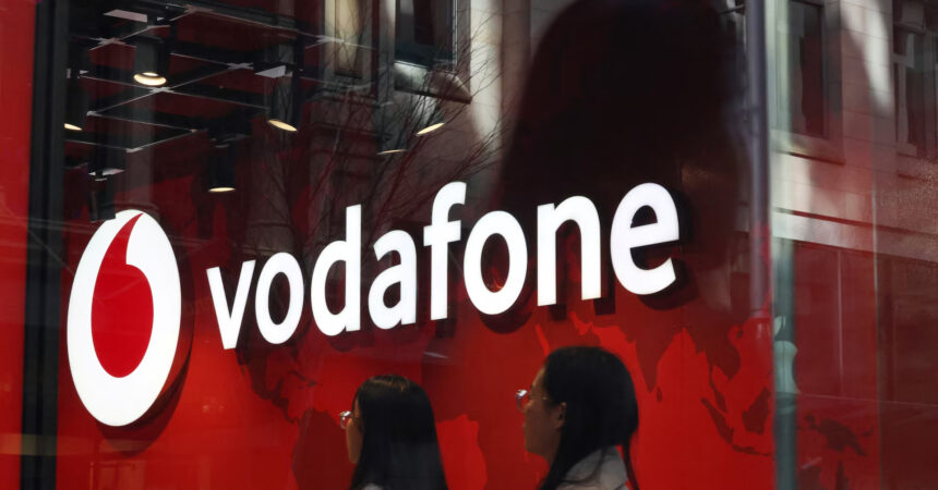 Schimbări pentru clienți: Vodafone fuzionează cu alte două companii