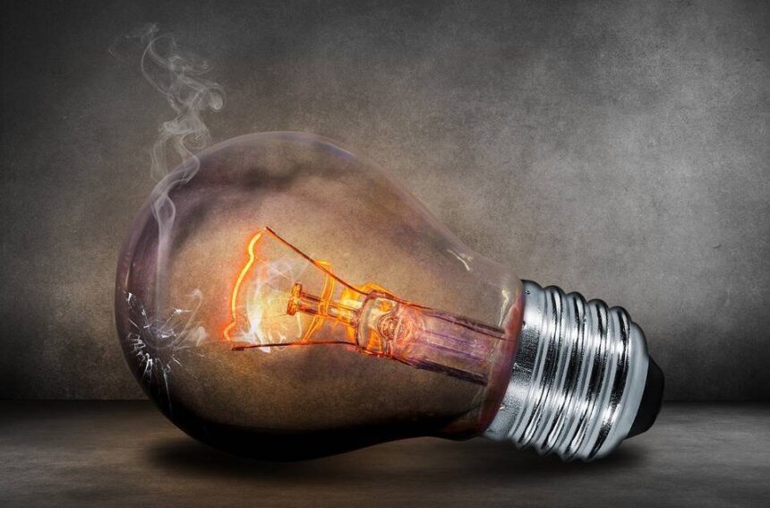 Energie electrică la preț negativ în România pentru a treia zi consecutivă