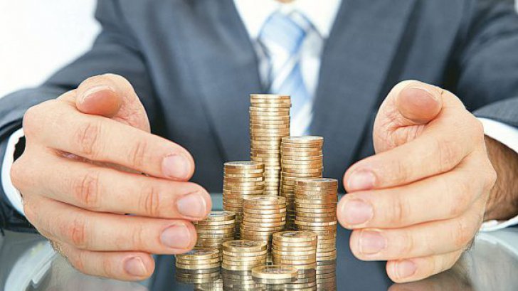 04-bani-shutterstock-38-605x-72109200 Consumul încetinește: producătorii resimt schimbările din economie